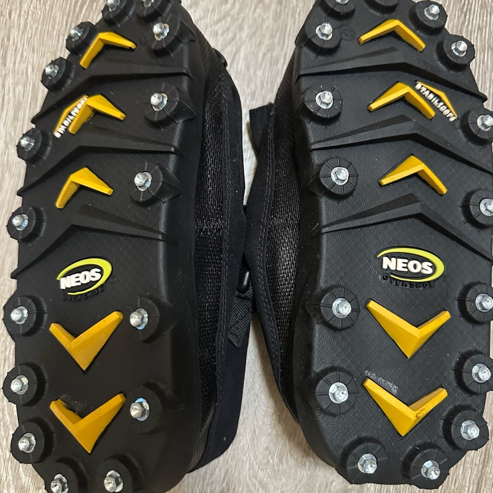 eos Unisex Black and Yellow Traction Boots